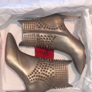 Good condition, 💯 authentic, Gold spike ankle boots